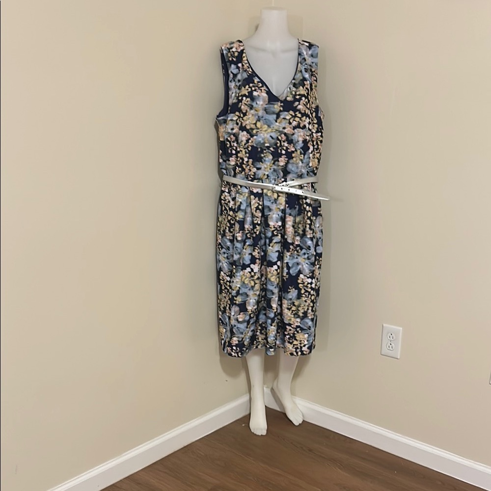 Chic Floral Midi Dress - Navy and Cream